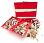 A collection of jewellery including vintage brooches including Hollywood, beads, crystal necklace,