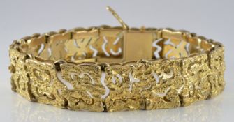 A 14k gold bracelet with retro bark effect and pierced design, 30.8g