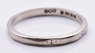 An 18ct white gold ring, 2.2g, size N/O