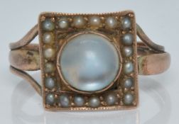 Victorian ring set with a moonstone surrounded by seed pearls, 3.4g