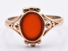 A 9ct gold ring set with carnelian agate, 1.9g, size L
