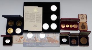Four silver Britannias, two Pobjoy Mint silver Bicentenary crowns, further cased coinage including