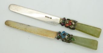 Pair of 19thC French jade handled knives set with enamel flowers with garnet and pearl centres