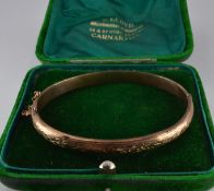 Edwardian 9ct gold bangle with engraved ivy decoration, Birmingham 1900, 7.3g, in vintage R Lloyd,