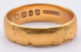 A 22ct gold wedding band/ ring, 5.3g, size M