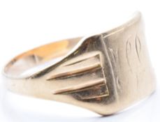 A yellow metal signet ring, 2.0g, size M