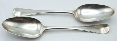 Georgian pair of bottom hallmarked silver table spoons, London 1760, makers mark WT, length 20.