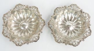 Pair of Edward VII hallmarked silver bon bon dishes with pierced scrolling rims, Birmingham 1901