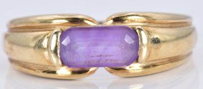 A 9ct gold ring set with an amethyst, 2.3g, size I