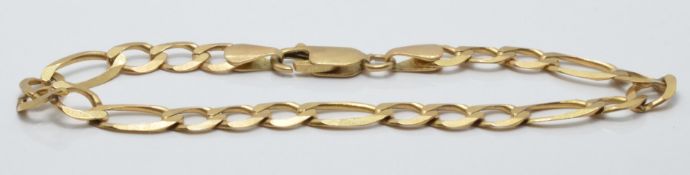 A 9ct gold curb link bracelet, 5.4g