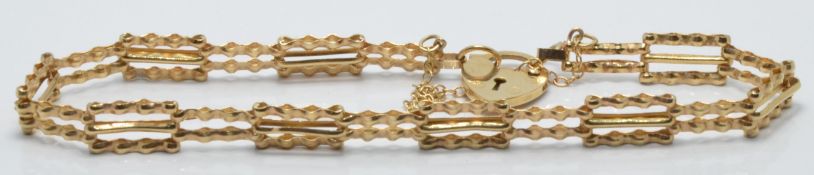 A 9ct gold gate bracelet with heart shaded padlock, 3.2g