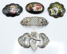 Russian Niello white metal belt buckle, three lacquer brooches and a paste belt buckle. 67g.