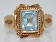 A 9ct gold ring set with blue topaz, 3.0g, size N