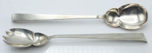 Edward VII pair of hallmarked silver salad servers with hollow handles, London 1904 maker R H