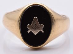 A yellow metal ring set with onyx and a Masonic symbol, 3.4g, size R