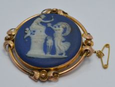 A 9ct gold brooch set with a Wedgwood plaque, 4.5cm