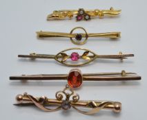 Five 9ct gold brooches, 8.5g