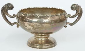 Goldsmiths & Silversmiths Co Ltd George V hallmarked silver twin handled pedestal presentation