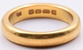 A 22ct gold wedding band/ ring, London 1923, 10.5g, size P