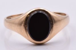 A 9ct gold signet ring set with onyx, 2.8g, size N