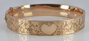 Edwardian 9ct gold bangle with heart shaped vacant cartouche, Chester 1909, 10.5g