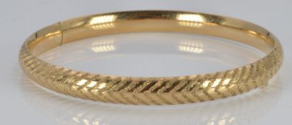 A 9ct gold bangle, 8.0g