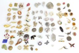 A collection of vintage brooches including Sarah Coventry, diamanté etc