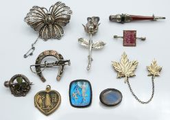 Victorian hallmarked silver brooch in the form of a horseshoe and crop with rose gold detail (