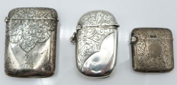 Three Victorian and later hallmarked silver vesta cases, Birmingham 1894, 1905 and 1913, height of