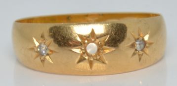 Victorian 18ct gold ring set with two diamonds, 2.8g, size N