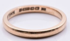 A 9ct gold wedding band/ ring, 2.2g, size M