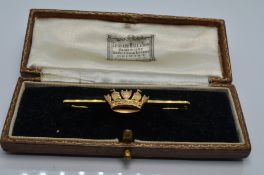 A 9ct gold brooch, in the form of a coronet, in Leonard Hall and Sons, Grimsby box, 3.1g