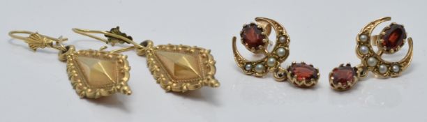 Two pairs of 9ct gold earrings, one set with two garnets and seed pearls, 4.9g