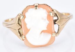 A 9ct gold ring set with a cameo, 2.0g, size T