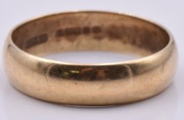 A 9ct gold wedding band/ ring, 2.5g, size L