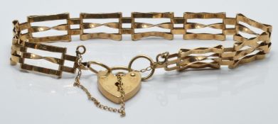 A 9ct gold gate bracelet, 7.9g