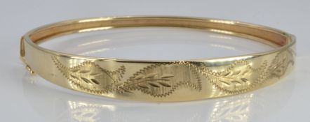 A 9ct gold bangle, 6.5g