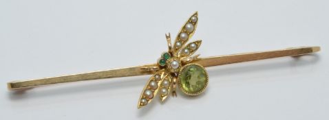 Edwardian 15ct gold brooch in the form of a fly set with seed pearls, emeralds and peridot, length