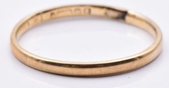A 9ct gold wedding band/ ring, 1.0g, size N