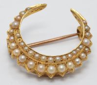 Victorian/ Edwardian crescent brooch set with seed pearls, diameter 2.5cm, 3.8g