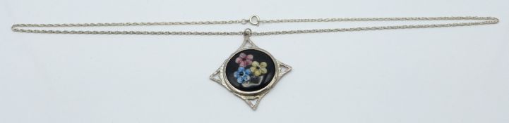 Early 20thC silver pendant set with enamel, verso signed G Canelelier, Limoges, 12.5g, L - 33 cm
