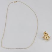 A 9ct gold novelty owl charm with articulated arms linked to eyes, with 9ct gold chain, 3.6g