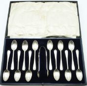Cased set of 12 George V hallmarked silver Hanovarian rat tail pattern teaspoons, London 1919, maker