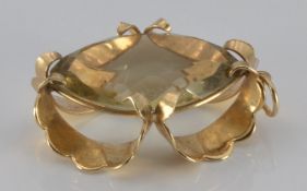 A 9ct gold pendant set with quartz (London 1977), 6.7g