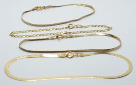 Three 9ct gold ribbon bracelets and a 9ct gold curb link bracelet, 5.6g