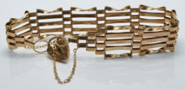 A 9ct gold gate bracelet, 9.8g
