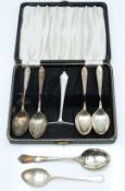 Six hallmarked silver teaspoons and a hallmarked silver pusher, weight 126g