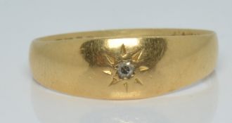 An 18ct gold ring set with a diamond in a star setting, 2.6g, size O