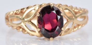 A 9ct gold ring set with a garnet, 2.0g, size Q