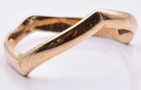 A 9ct gold wishbone ring, 1.4g, size K